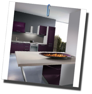 cucina da 300 cm in colore mirtillo lucido più penisola